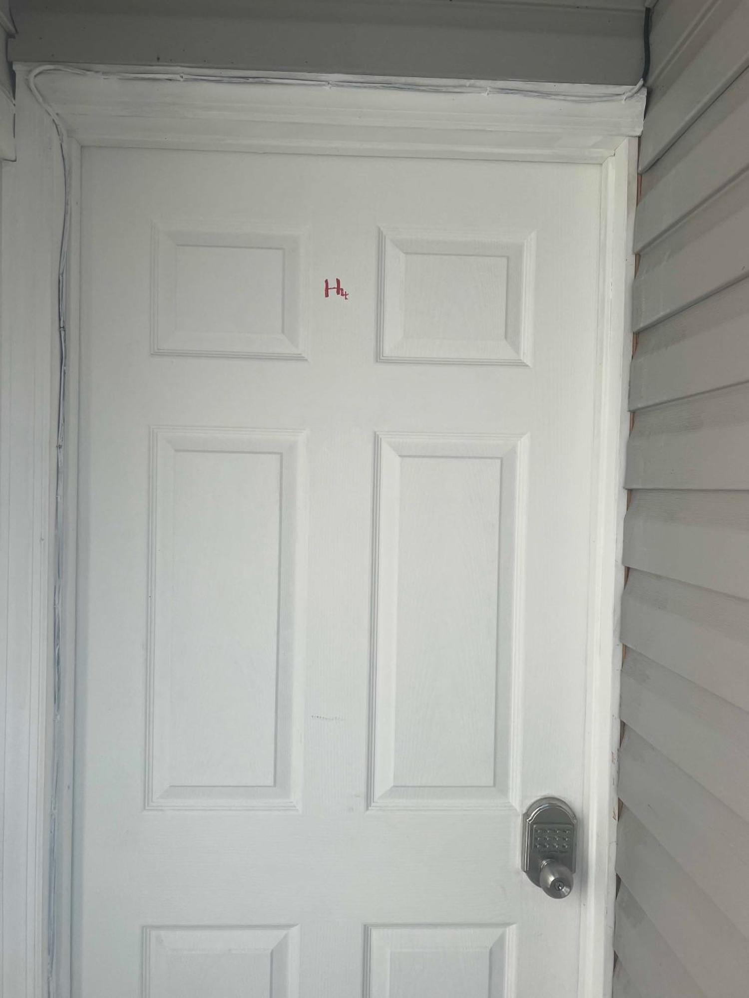 Address Is 221 Street, Basement Queens Village 646-667-6696 Nova York